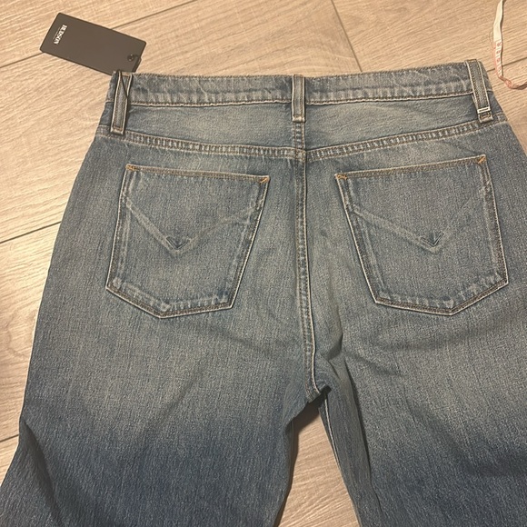 Hudson Jeans. Hudson Sloane
Extreme Baggy Cropped Jeans Size 27
Color: Blue. - Picture 8 of 8